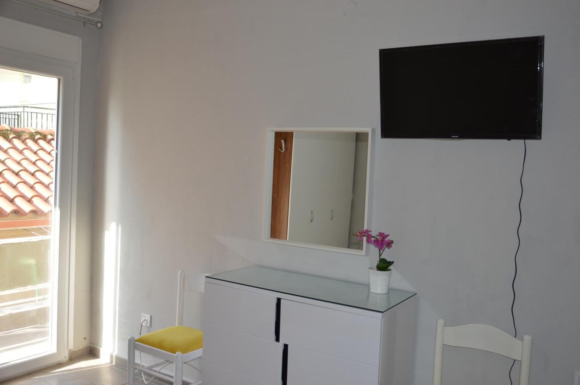 Daisy Apartment Аспровалта Екстериор снимка