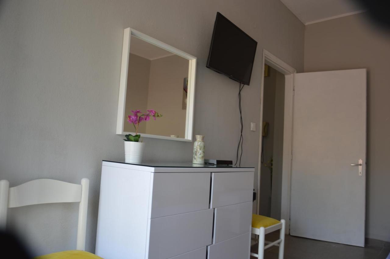 Daisy Apartment Аспровалта Екстериор снимка